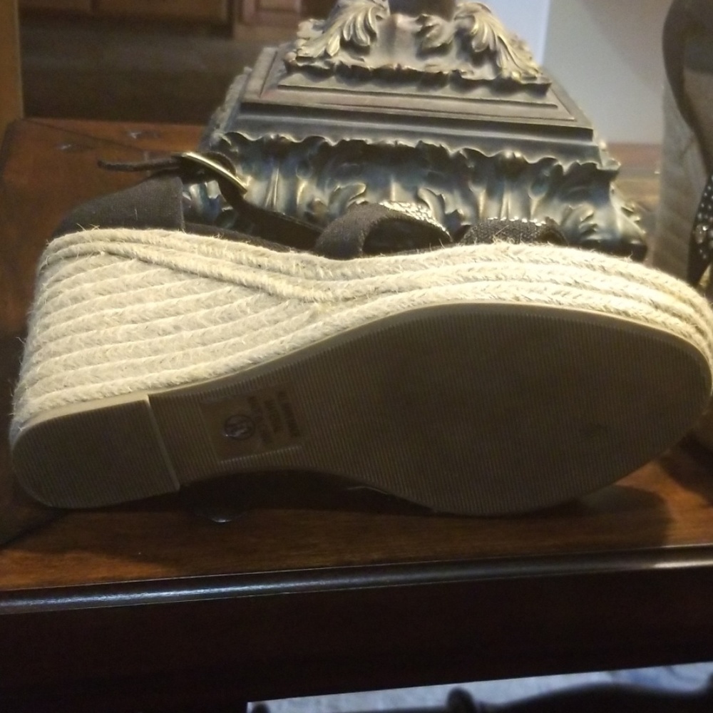 Espadrilles - Picture 3 of 3